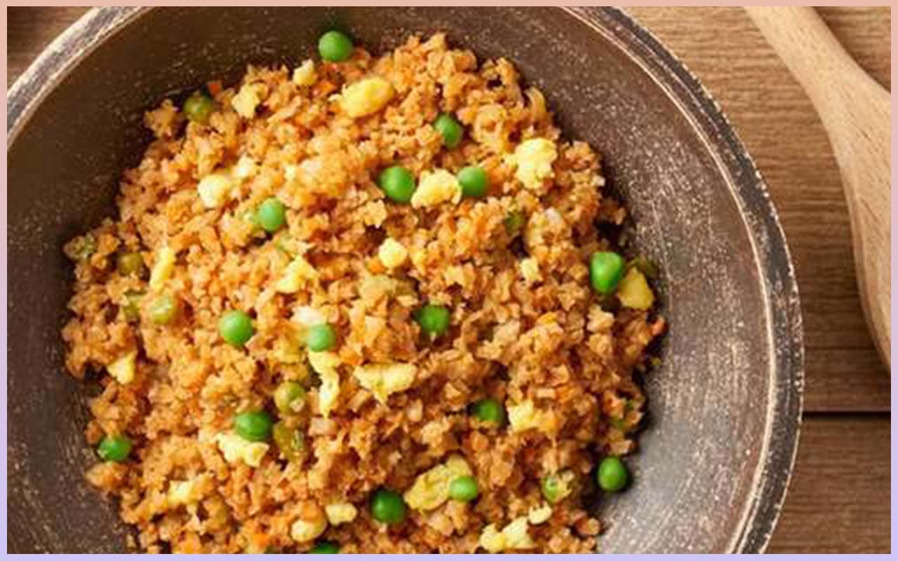 A picture of the finished 15-minute cauliflower fried rice ready to eat