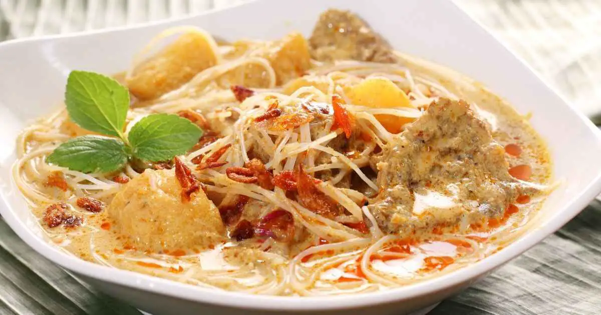 Bangkok Coconut Curry Noodle Bowls