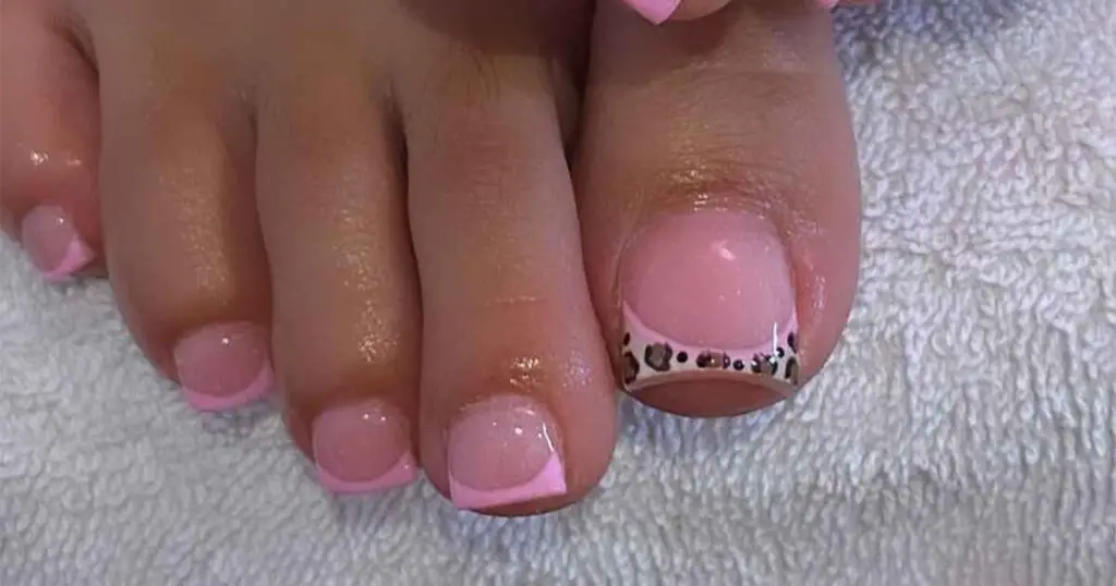 Pretty toe nails